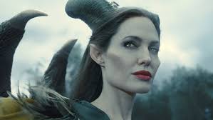Maléfique : L'incroyable transformation d'Angelina Jolie pour le ...