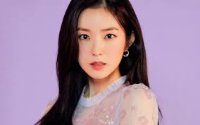 Red Velvet's Irene reportedly injured in airport mob incident ...