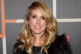 Hawaii Five-0 Casts Sarah Carter as Steve's GF \u2014 What About Catherine?